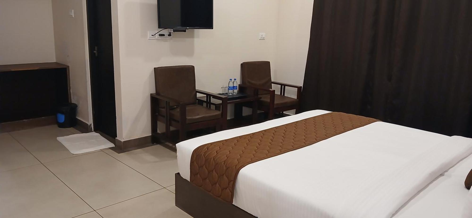 Hotel Pankaj Residency Guruvayur Exterior photo