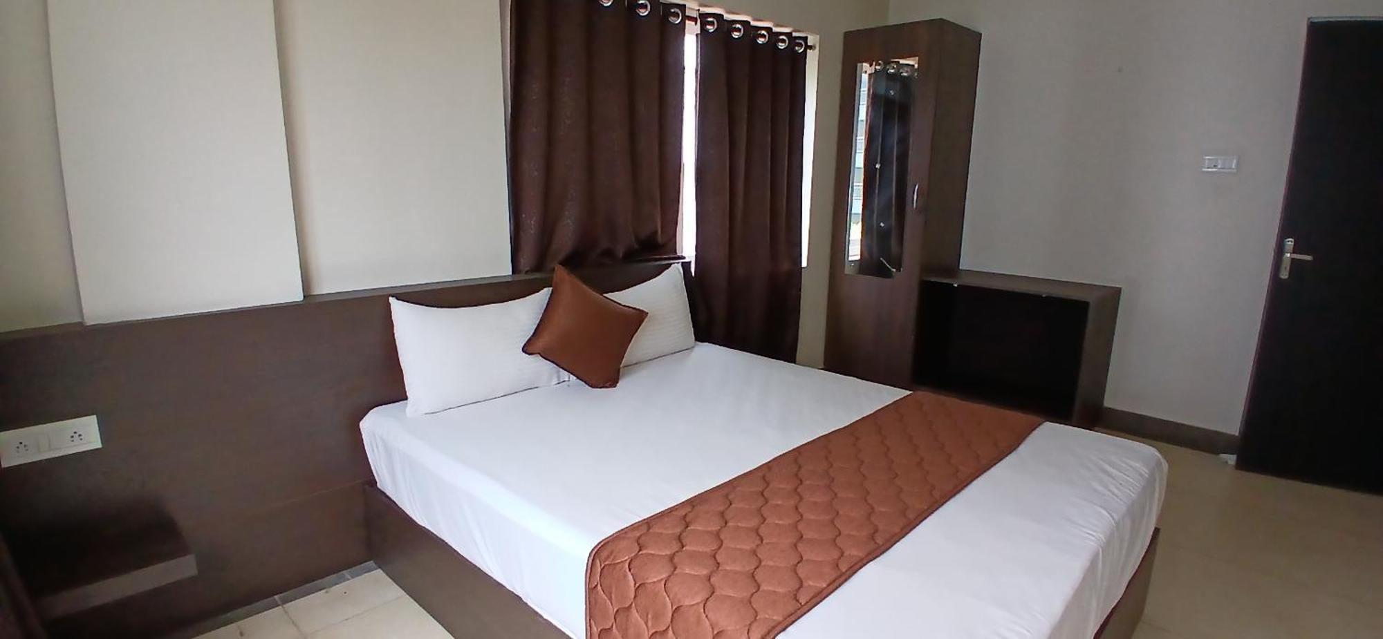Hotel Pankaj Residency Guruvayur Exterior photo